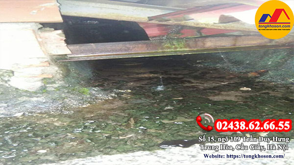 sàn mái bị thấm dột nghiên trọng