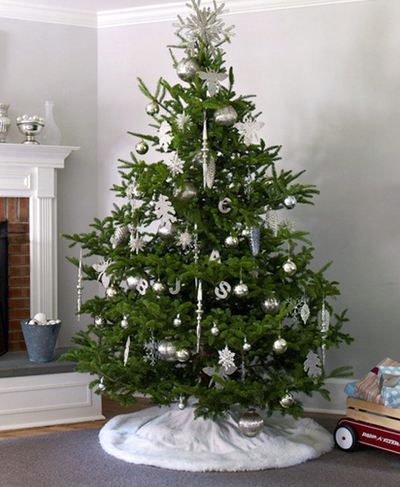 trang trí cây thông Noel bằng bông tuyết