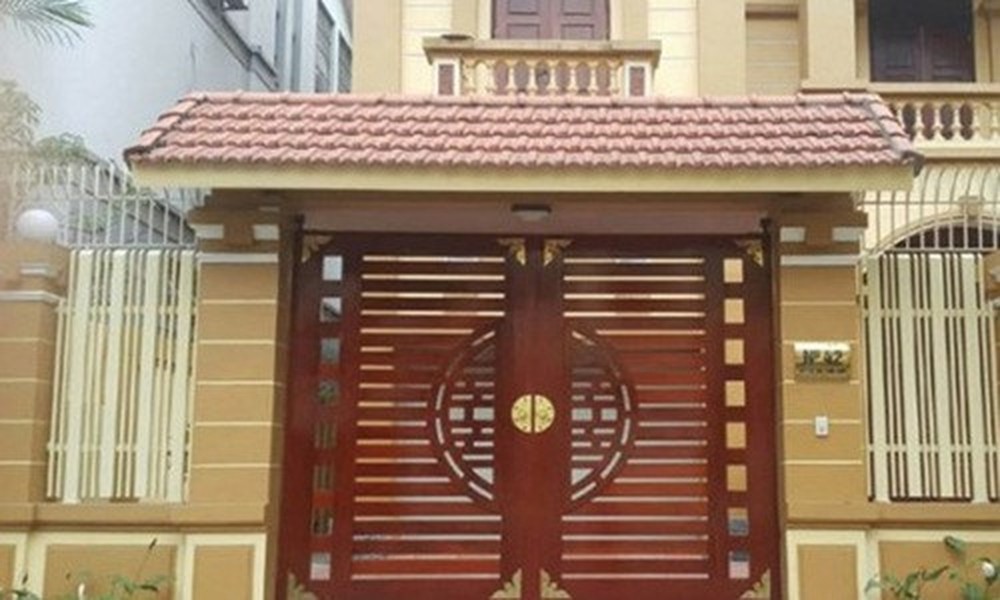 Sơn gải gỗ trang trí cho cổng nhà