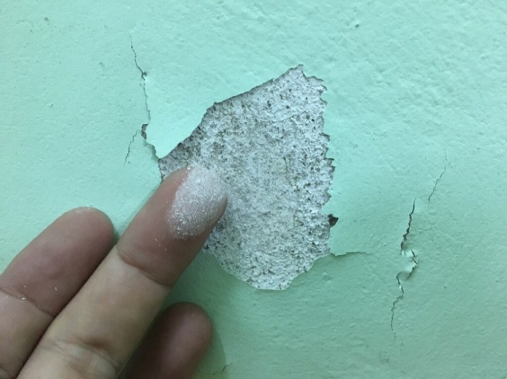 bề mặt chuẩn bị không kỹ sẽ làm bong tróc sơn