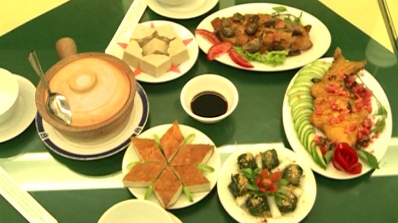 ăn chay và gà hầm cay
