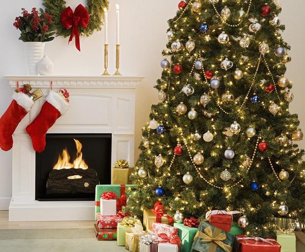 Trang trí cây thông Noel tỏa sáng