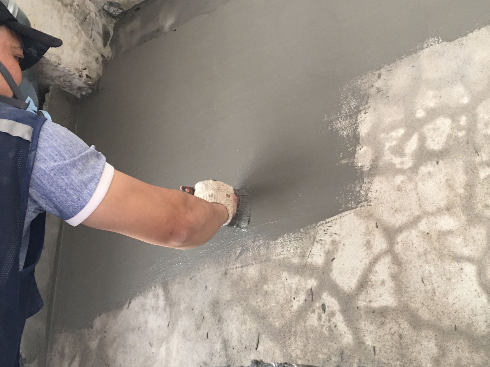 chống thấm ngược tường giáp ranh nhà hàng xóm