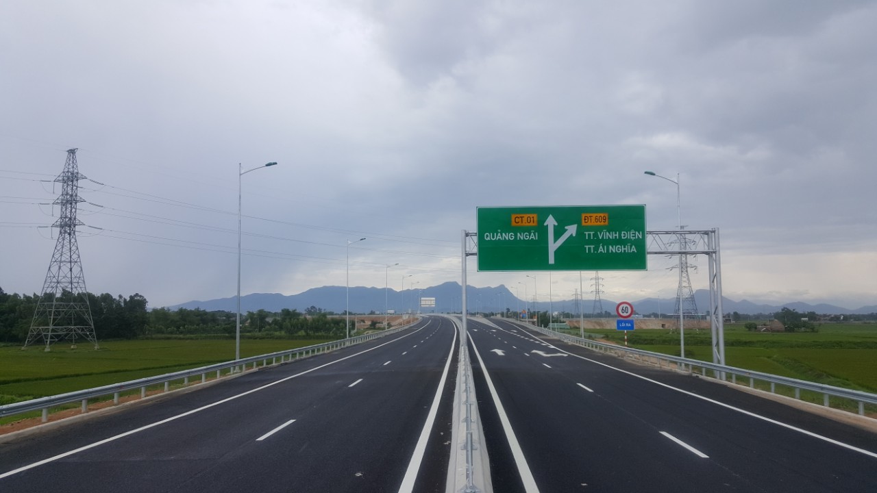 Sơn kẻ vạch đường cao tốc 2