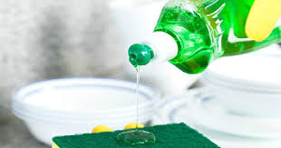 nước rửa chén làm sạch tường