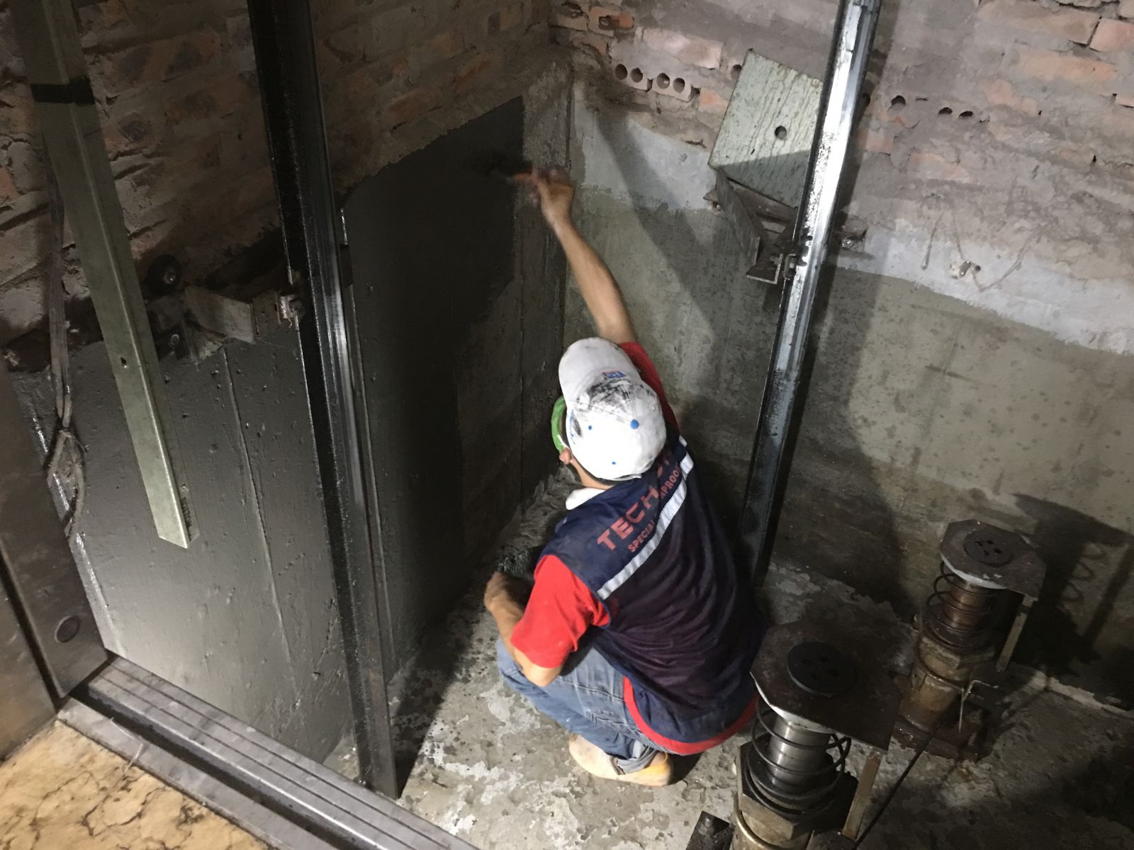 chống thấm ngược hố pít thang máy