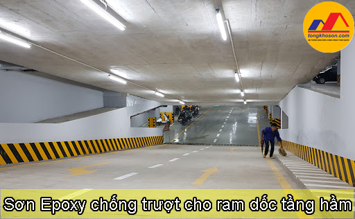 thi công sơn epoxy chống trơn trượt cho những vị trí ram dốc tầng hầm