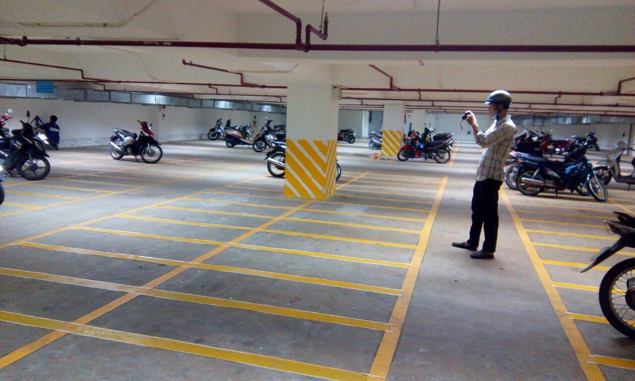 Sơn kẻ vạch bãi đỗ xe