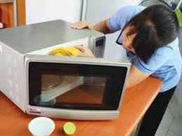 Làm sạch lò vi sóng