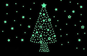 Trang trí cây thông Noel từ sao dạ quang