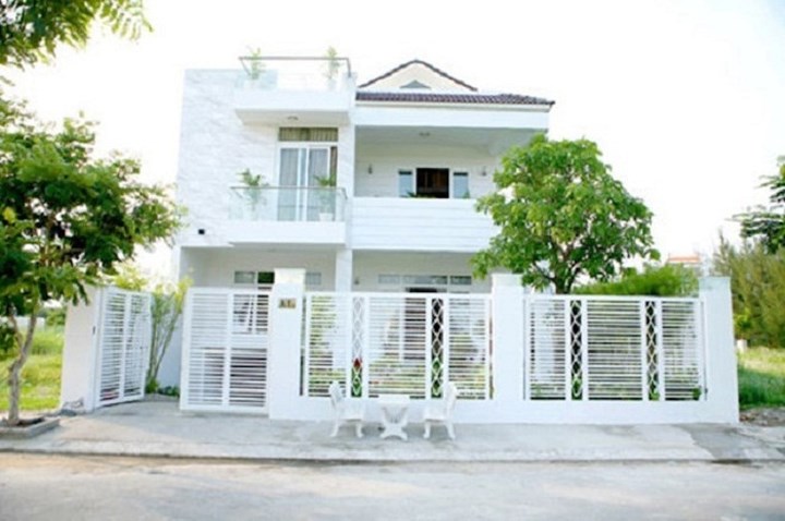 biệt thự màu trắng
