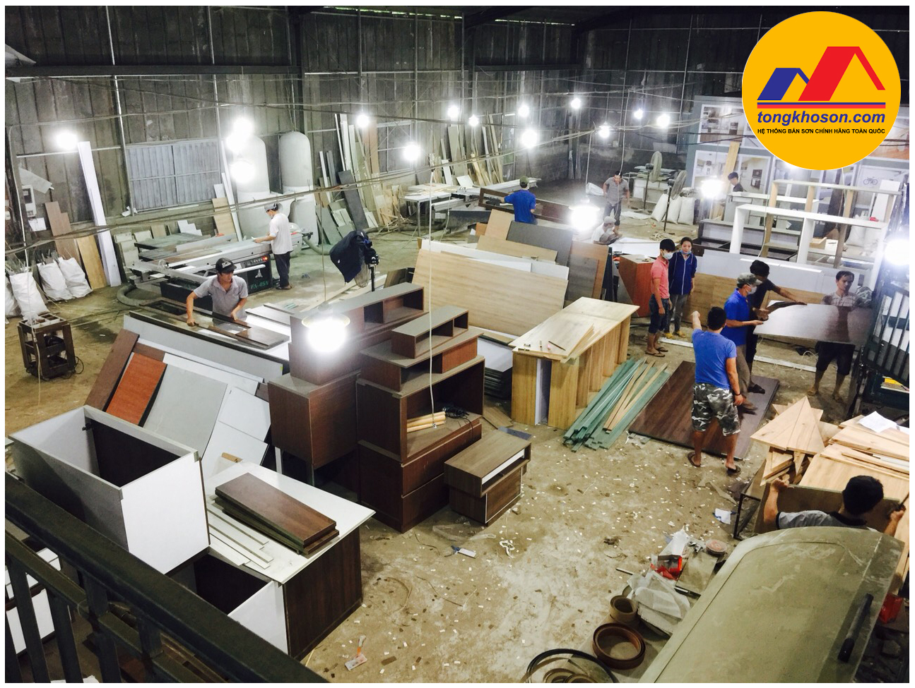 Sơn Acrylic trong xưởng nội thất