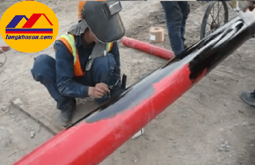 Sơn kim loại chôn trong đất chìm trong nước