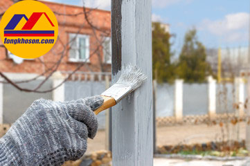 sơn chống rỉ cho bề mặt sắt thép bằng chổi sơn