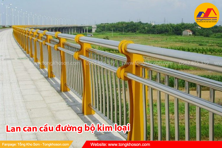 Lan can cầu đường bộ được làm bằng gì?