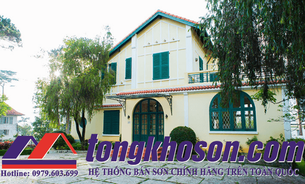 son-nha-vang-kem-cua-xanh